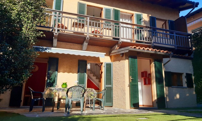 Pallanza House | Inviting 4½-Room House with Private Garden and Lake View