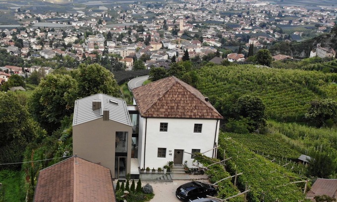 Lana Apartment | Beautiful Apartment with Panoramic Views of Burggrafenamt