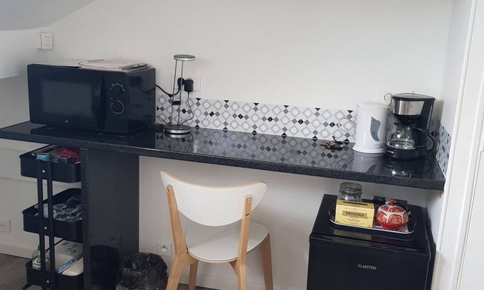Beaute Baltard Apartment | Cozy Attic Room with Spa Access in Secure Building