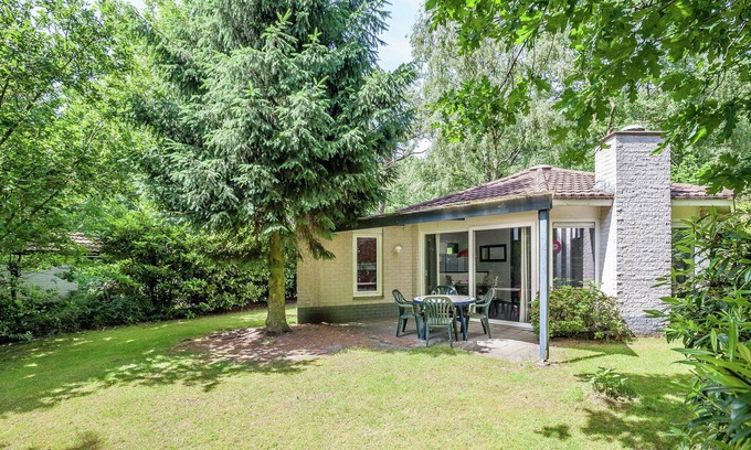 Municipality of Harderwijk House | Detached bungalow in Harderwijk with shared pool
