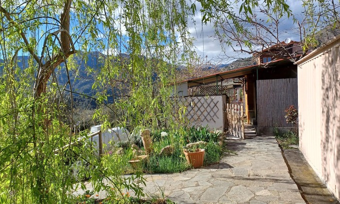 Breil-sur-Roya Ski Chalet | Serene Chalet Retreat: Mountain Views & Pet-Friendly Amenities