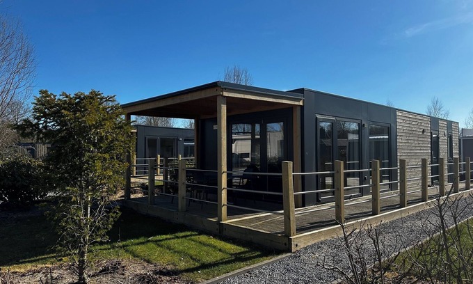 Biddinghuizen House | Inviting 2-Bedroom Chalet with Pet-Friendly Amenities