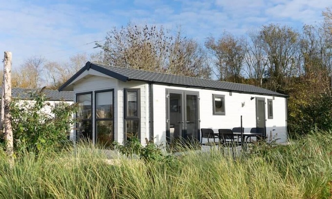 Linden House | Cozy Two-Bedroom Chalet with Kitchen & Pet-Friendly Amenities