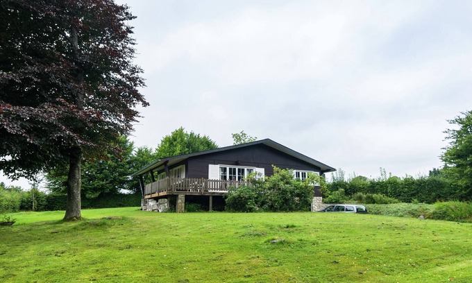 Buetgenbach Ski Chalet | Scenic Chalet with Lake Views and Family-Friendly Amenities