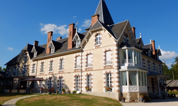 Neuvy-sur-Barangeon Apartment | Charming Cottage Escape in Historic Sologne Castle