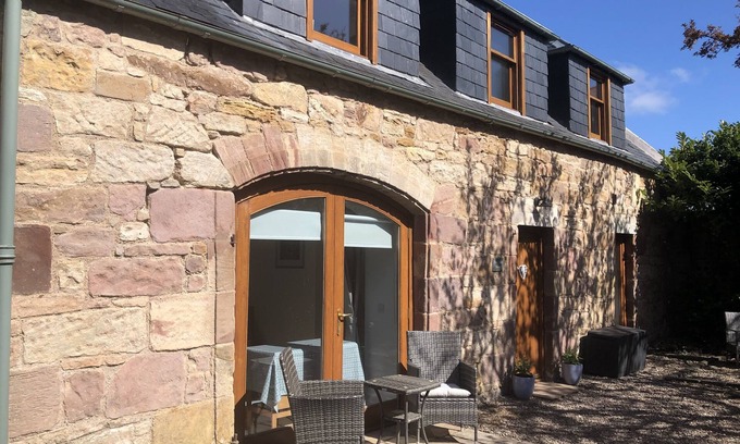 Pittenweem Cottage | Idyllic Coach House Retreat with Ocean View in Pittenweem