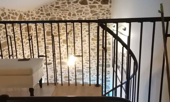 Saint-Bres Cottage | Inviting Detached Cottage with Pool on Expansive Property