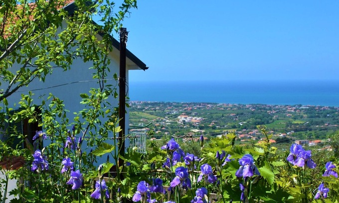 Castellabate Cottage | Panoramic Detached Cottage with Ocean View in Castellabate