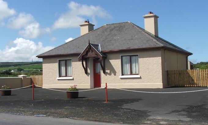 Banna Cottage | Inviting Cottage on the Wild Atlantic Way, Ballybunion