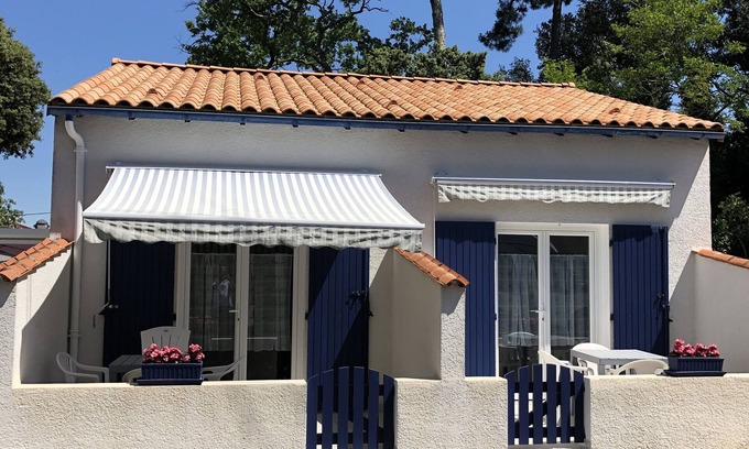 Saint-Palais-sur-Mer Cabin | Peaceful Retreat in Saint Palais sur Mer Near Beach & Shops
