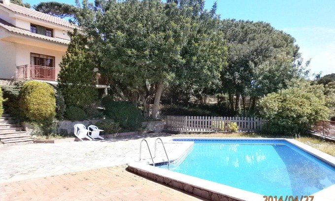 Sant Vicenc de Montalt House | Family Retreat with Ocean Views and Private Garage