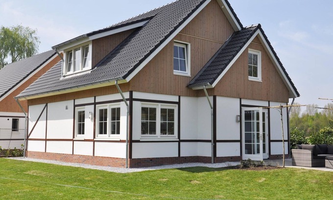 Susteren House | Perfect Family Villa: 5 Bedrooms, Pet & Child Friendly