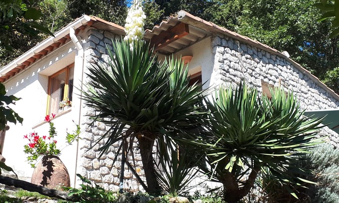 Roquebrune-Cap-Martin Cottage | Cozy Cottage with Private Jacuzzi and Pool Access