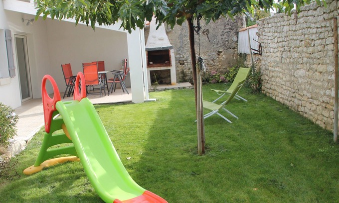 Saint-Pierre-d'Oleron House | Oceanfront Retreat for 6 with Unmatched Guest Rating