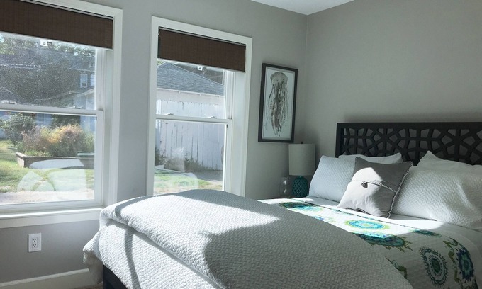 Boulevard Park Cottage | Cozy Guest Cottage Near Private Park in Midtown Sacramento