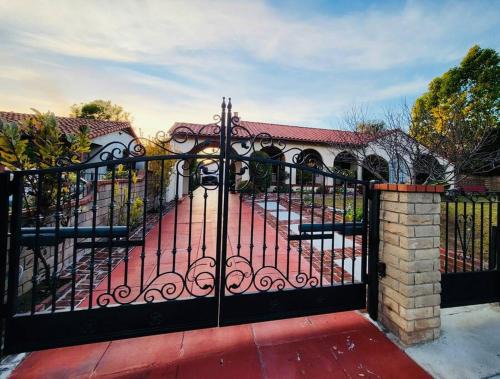 Monrovia House | Cozy Guesthouse in Monrovia/Los Angeles with Family Amenities