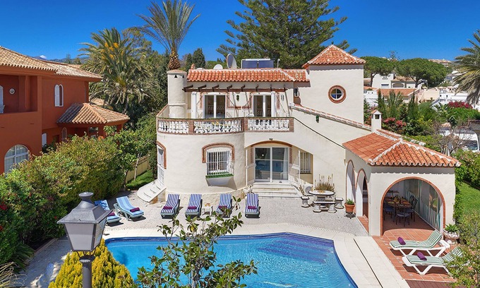 Urbanizacion Marbessa Villa | Beautiful Marbella Villa with Private Pool & Ocean Views