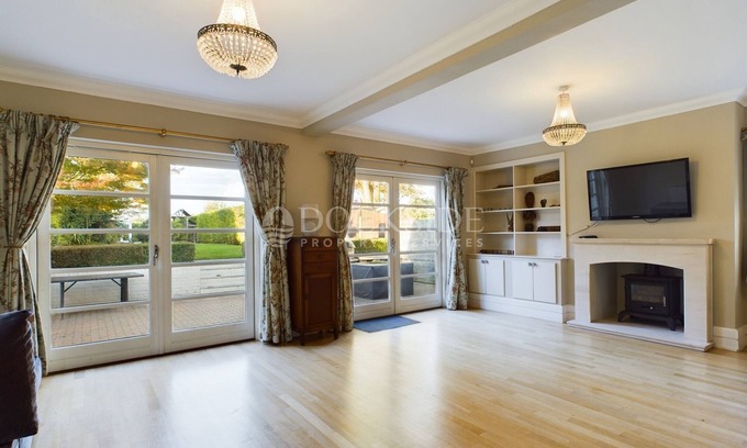 Rochester House | Convenient Getaway Near Wedding Venues and Rochester