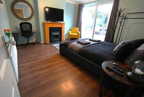 Leyland House | Detached Homestay - Super, King & Double Rooms - Leyland, Preston, Chorley, Lancashire