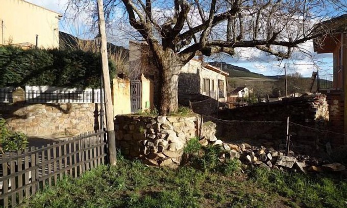 Berzosa del Lozoya Cottage | Garden Retreat: Guest Rated 10/10 with Pool and Spa