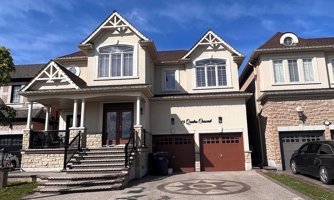 Brampton House | Convenient Detached House Near Amenities and Highway
