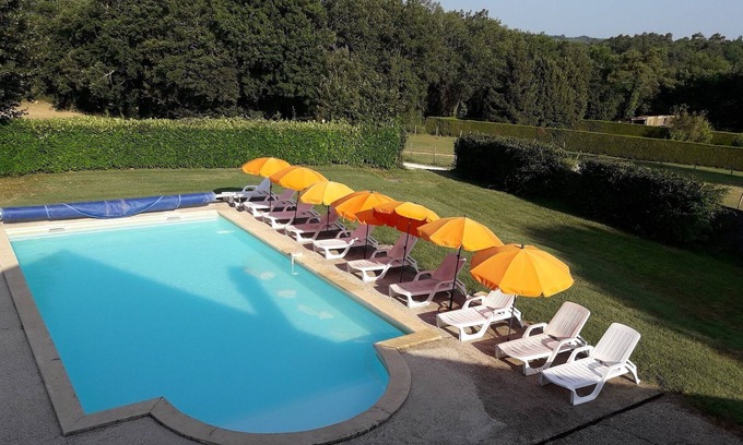 Sainte-Nathalene House | , detached house, heated and secure swimming pool, for 15 people