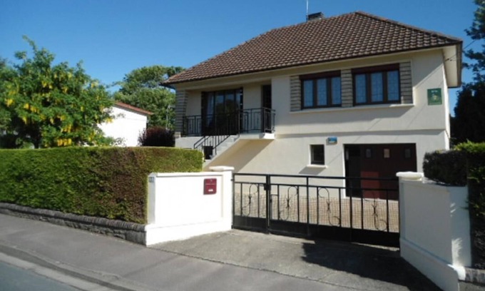 Asnelles House | Idyllic Detached House at Mother of Pearl Coast with Kitchen
