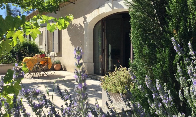 Aureille House | Relaxing Retreat with Private Pool & Spacious Garden