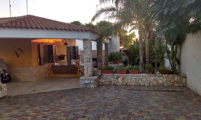 Capilungo Apartment | Pet-Friendly Detached House Simo Steps from the Beach