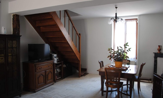 Accolay House | Oceanfront Garden Retreat - Guest Rated 10/10 for Families