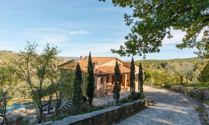 Castellina in Chianti Villa | Group Getaway: Villa with Pool & Pizza Oven for 14