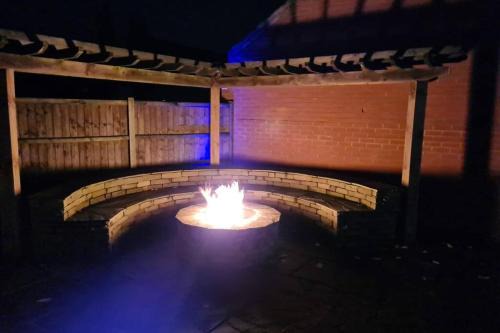 Hockering House | Pet-Friendly 5-Bed House with Garden & Fire Pit