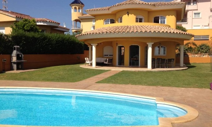 Peniscola House | Idyllic Villa with Private Pool & Ocean Views for 6 Guests