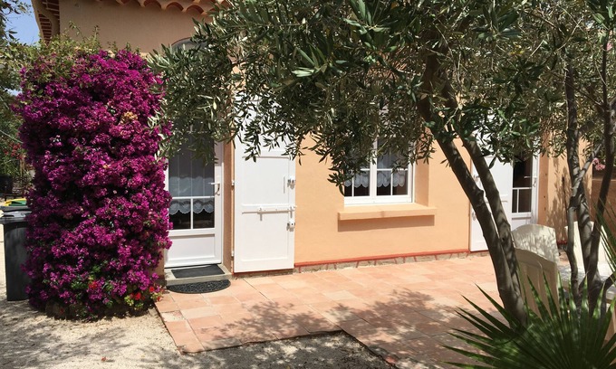 Sanary-sur-Mer Villa | Relaxing Villa Near Beach with Pool and Ocean Views