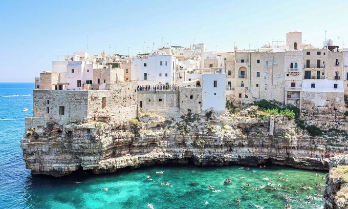 Conversano Villa | Detached villa in dead-end street. away from noise. with swimming pool.