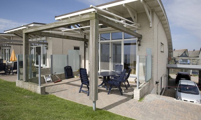 Makkum Cabin | Cozy Villa Retreat by the IJsselmeer with Family Amenities