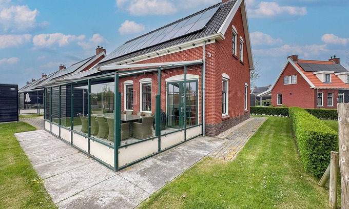 Colijnsplaat House | Detached villa with sauna and garden