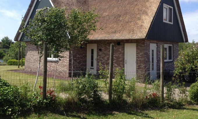 Makkum Cabin | Spacious Villa with Family-Friendly Amenities Awaiting You