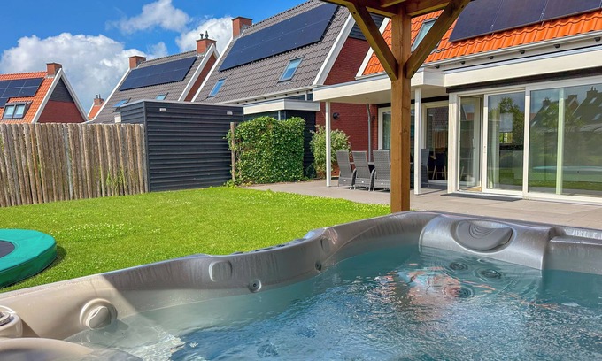 Colijnsplaat Villa | Detached wellness villa with spa bath and sauna