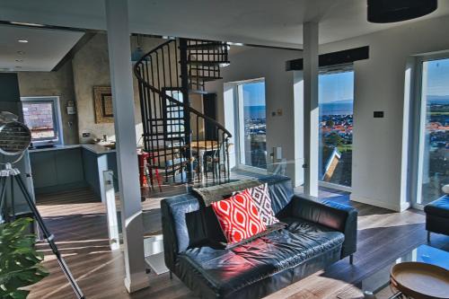 Penrhyn Bay House | Beautiful Detached House with Breathtaking Sea Views