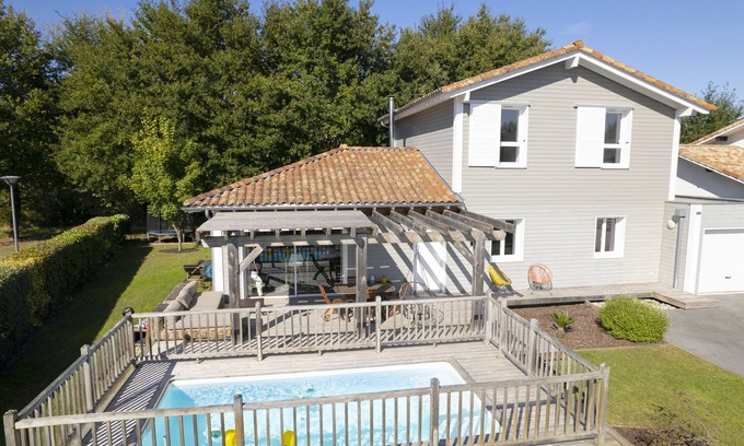 Tosse House | Inviting Wooden House with Private Pool near Seignosse