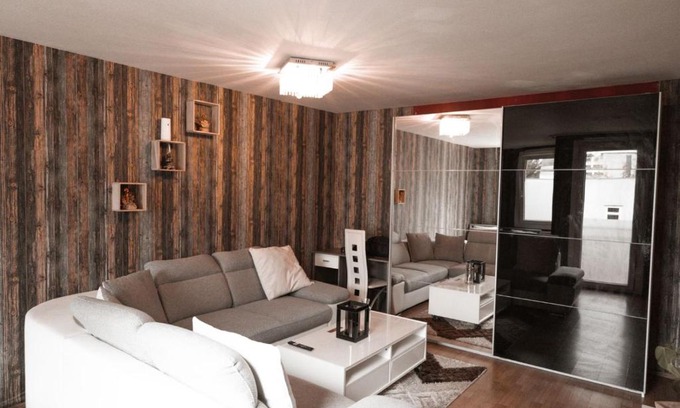 Ottakring Apartment | Family-Friendly Hotel with Relaxing Hot Tub and Dining