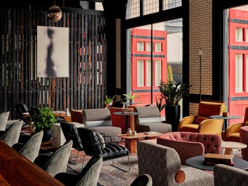 Downtown Detroit Hotel | Discover Detroit Foundation Hotel: Pet Friendly & 4-Star Stay