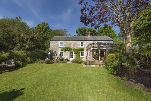 Saint Erth Praze House | Family-Friendly Haven at Deugh an Chy with Pet Amenities
