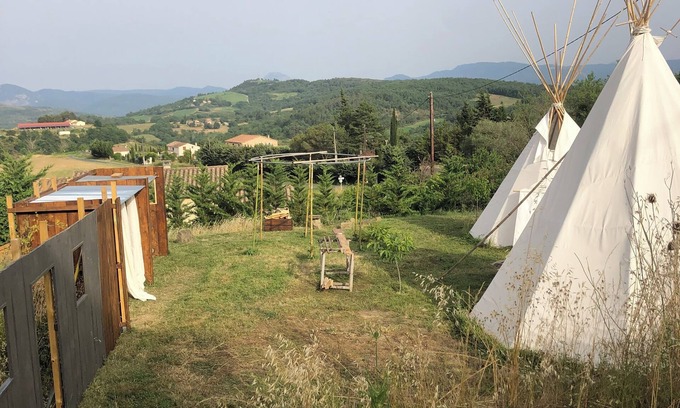 La Serpent RV Rental | Cozy Deux Tepees for 4 with Kitchen and Outdoor Space