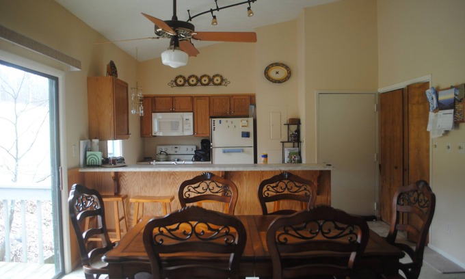 Nellysford Condo | Experience Devil's Knob: Golf Course Condo with Valley Views