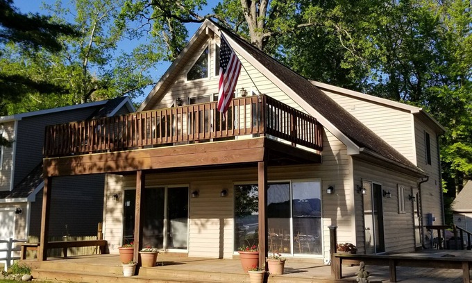 Manitou Beach-Devils Lake House | Lakefront Retreat in Devils Lake with Pool and Ocean Views