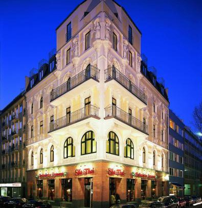 Stadtmitte Hotel | Elegant DEVIN Art Hotel: Child-Friendly Stays Await