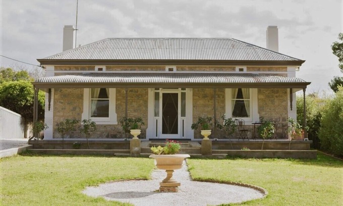 Angaston Cottage | Romantic Retreat: Devitt on French in Barossa Valley