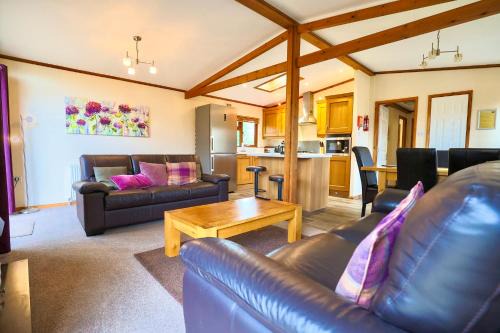 Liverton House | Devon Comfort Lodge: An Inviting Oceanfront Escape
